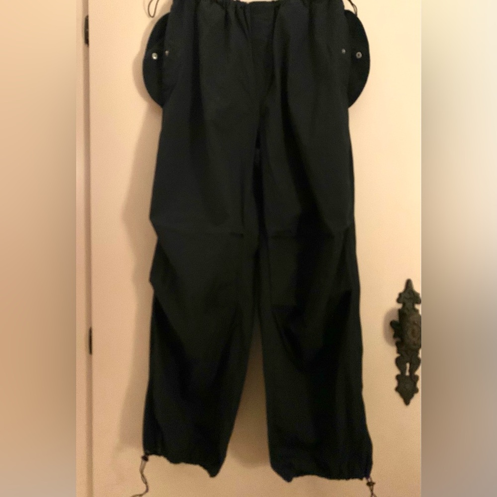 True Craft's Women’s Black Cargo Pants